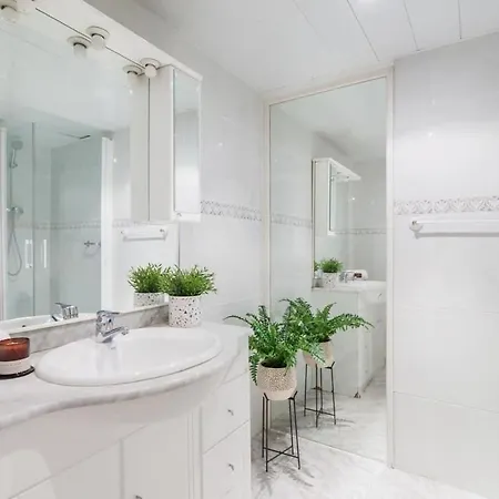 Апартаменты Sagrada Familia Cozy 3 Bedroom With Balcony